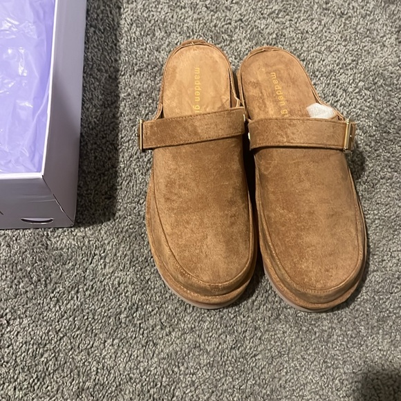 NWT Madden Girl Graham Tan Slip-On Shoes with Buckle and heel strap. Sz. 8 - Picture 2 of 7